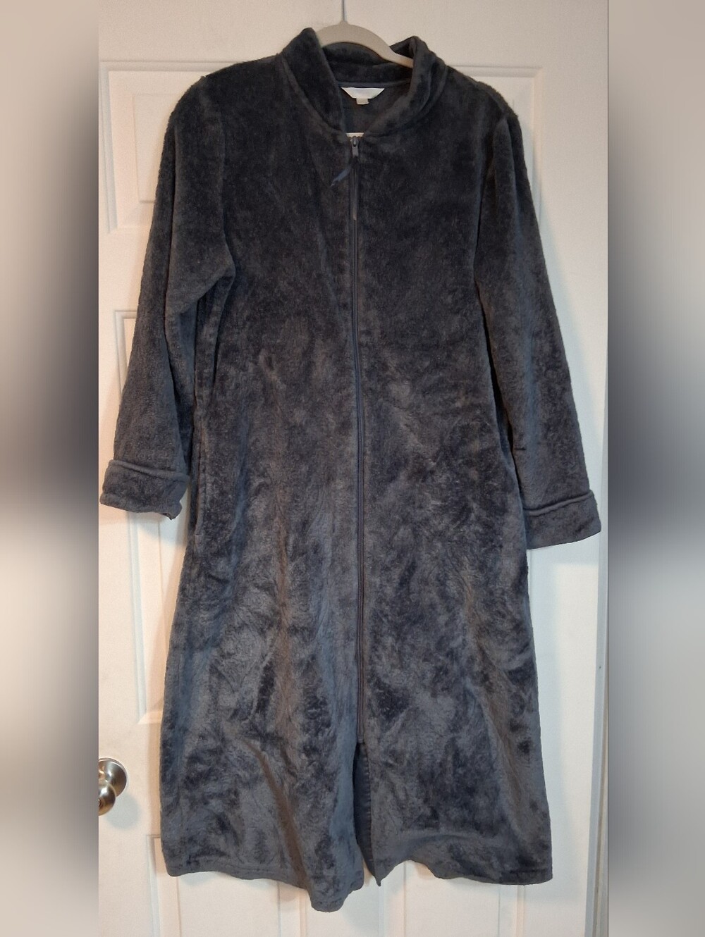 Secret Treasures Gray Plush Robe Zip Up Warm Comfy Cozy Sleepwear Housecoat M
